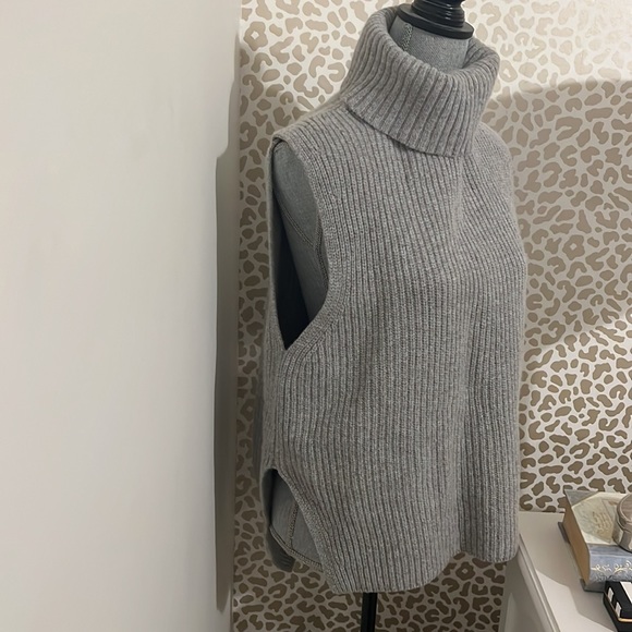 Knit vest - Picture 2 of 2